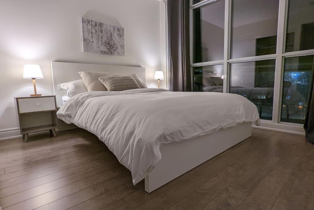 Lovely 2 Bed Condo In Downtown Toronto Exterior photo